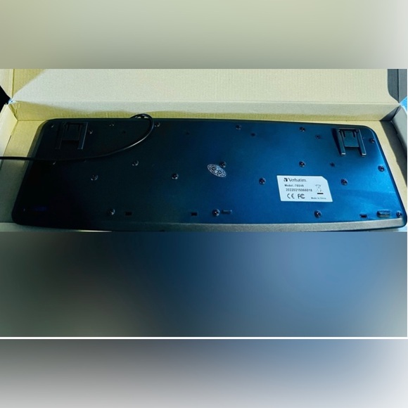 (BRAND NEW) VERBATIM SLIMLINE CORDED USB KEYBOARD & MOUSE (MODEL 70249) (IN BOX) - Picture 5 of 8